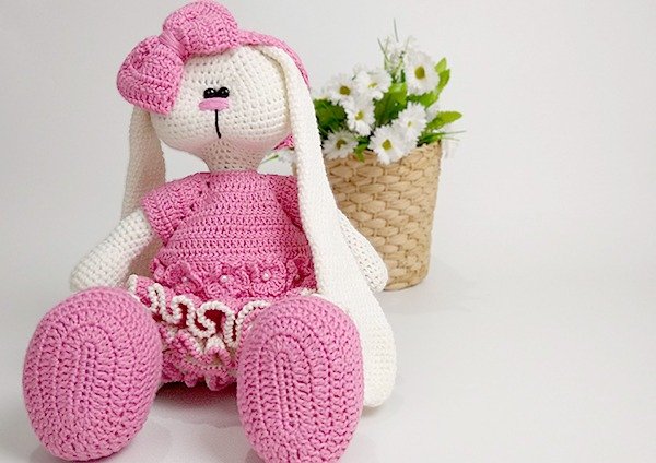 Sabe fazer Amigurumi, que tal vender e lucrar com eles? Vem conferir ideias que compartilho nesse post e tem dica de divulgação.